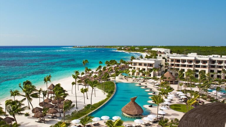 Hotel Secrets Akumal