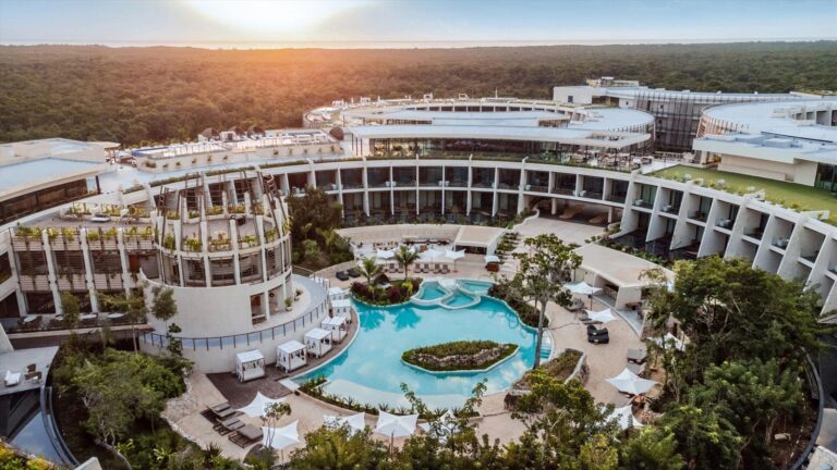 Hotel Secrets Tulum